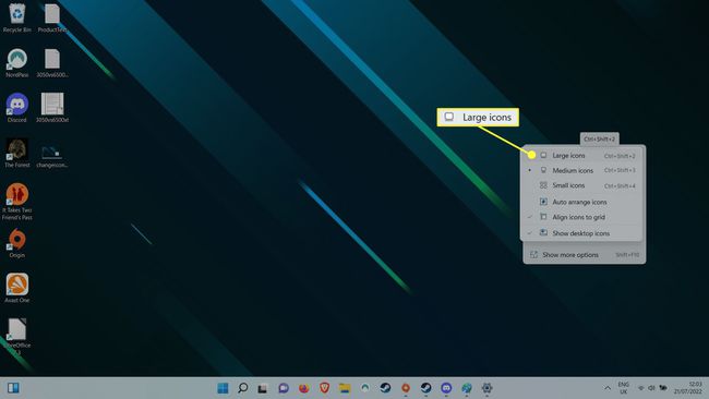 Desktop icon size options on Windows 11.